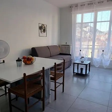 Renove, Centre, Proche Commodites アパート